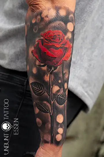rosen tattoo in farbe
