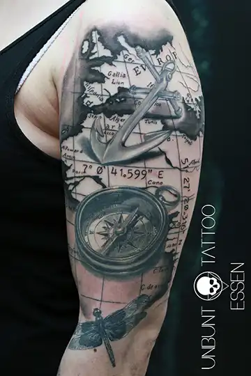 kompass tattoo mit landkarte anker tattoo
